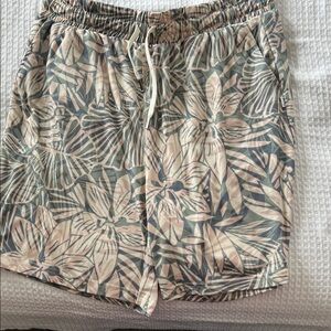 Men's Leaf Print Cargo Shorts - Beige and Green
